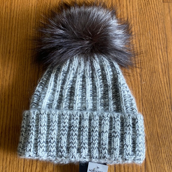 Kyi Kyi Canada Accessories - Silver fox Pom Pom hat